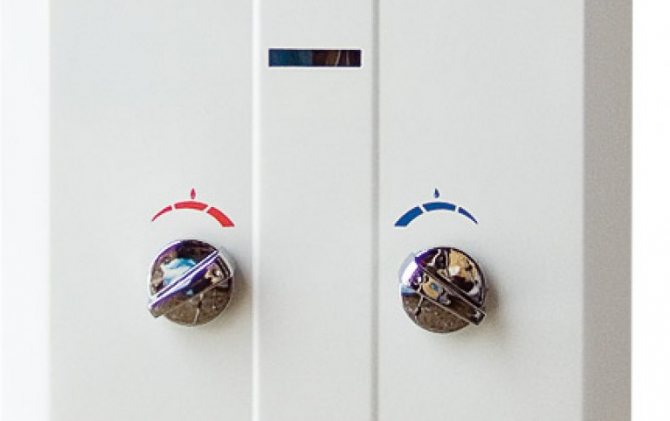 Pourquoi le geyser chauffe fortement l'eau et le corps : comment éviter la surchauffe