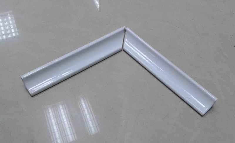 Comment coller une bordure sur une baignoire : analyse des règles de pose + notice de pose