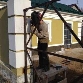 Types de portails pour une maison privée: nuances de choix + étapes d'installation à faire soi-même