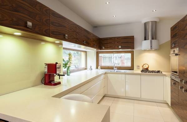 Exigences pour une porte de cuisine avec une cuisinière à gaz: règles et réglementations