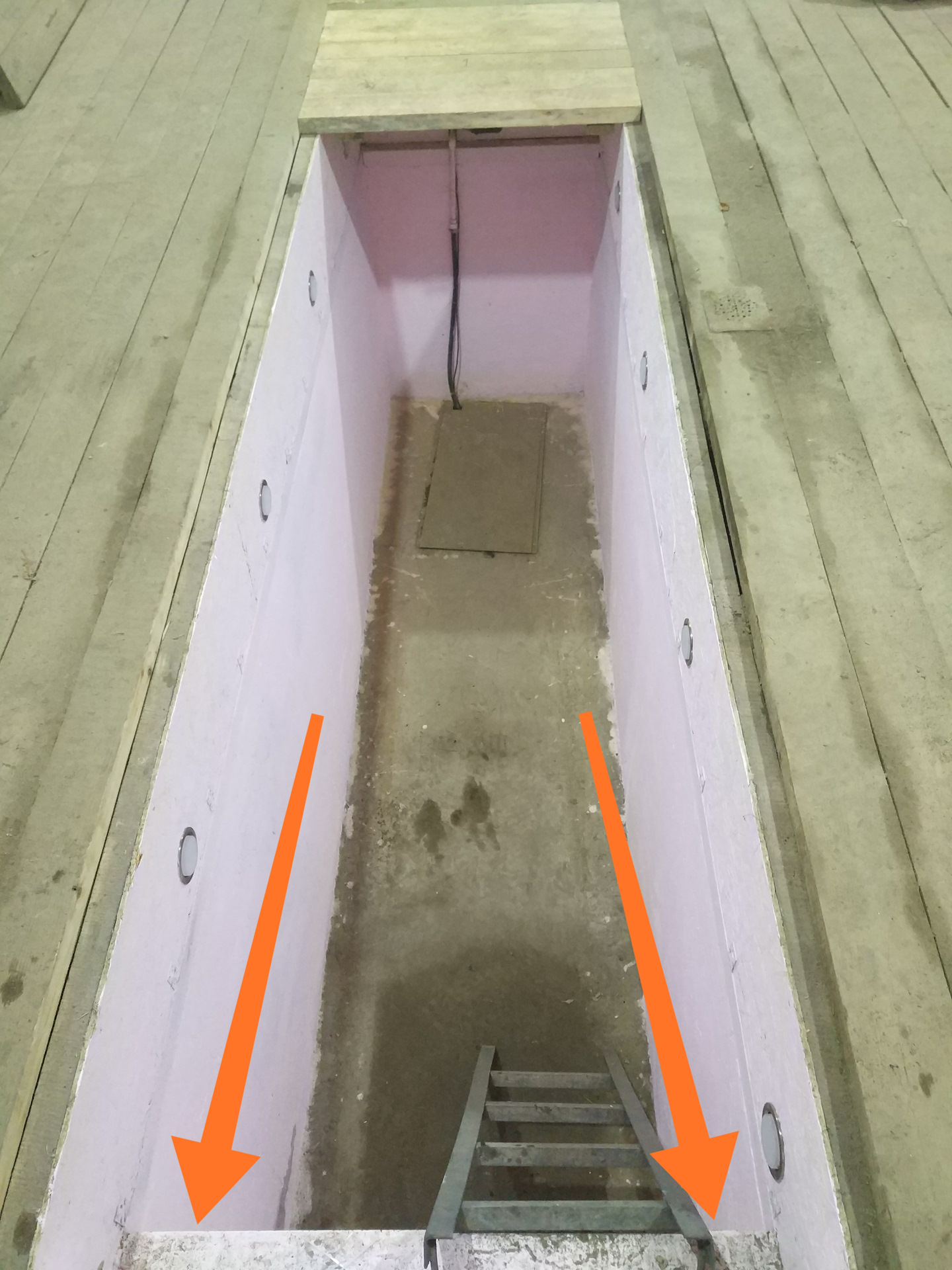 Hotte dans le garage: types de hotte et ventilation du box avec une cave