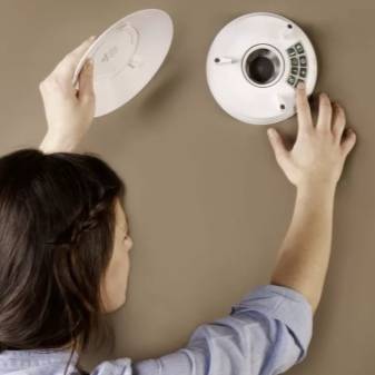 Installer un ventilateur d'extraction à faire soi-même dans la salle de bain