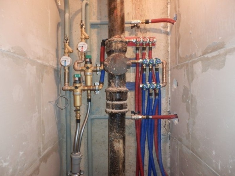 Remplacement des tuyaux dans la salle de bain: un guide étape par étape du travail