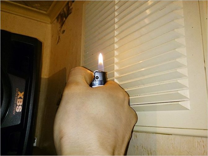 Pourquoi la hotte souffle-t-elle dans le sens opposé dans l'appartement: les principales causes et les moyens d'éliminer la poussée inverse