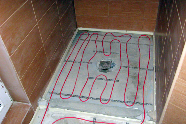 Douche d'été chauffée à faire soi-même: instructions de construction étape par étape