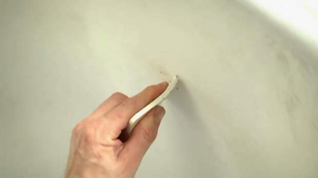 Restauration de baignoire à l'acrylique liquide : réparation de revêtement d'émail à faire soi-même