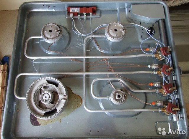 Pourquoi le tuyau de gaz vibre-t-il et bourdonne-t-il dans l'appartement: causes du bruit et moyens de l'éliminer
