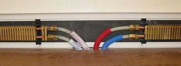Chauffage par plinthes: caractéristiques de l'installation d'une plinthe chauffante à eau et électrique