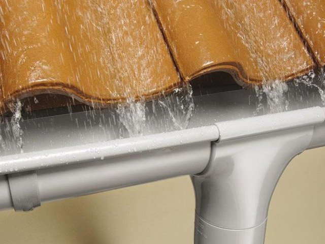 Drains de toit à faire soi-même: instructions pour l'autoproduction d'un système de drainage