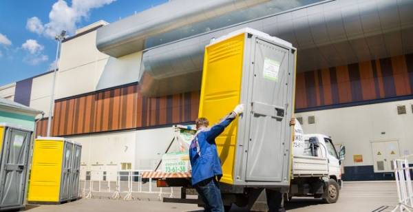 Comment choisir un placard sec pour une résidence d'été: un aperçu et une comparaison de 3 options différentes
