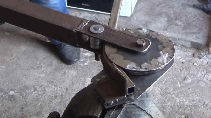 Cintreuse de profil maison sans tourner.