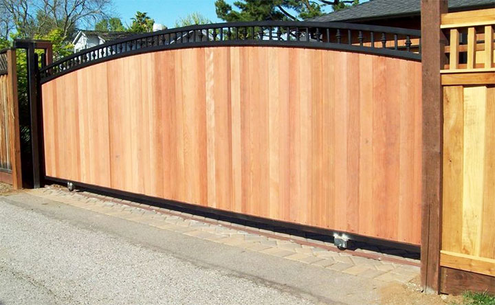 Types de portails pour une maison privée: nuances de choix + étapes d'installation à faire soi-même