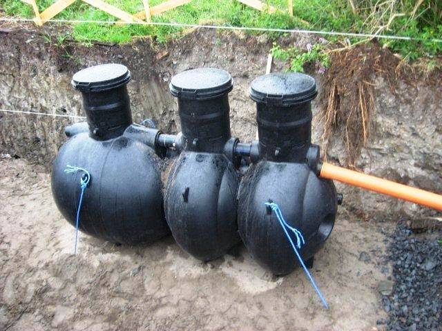 Aperçu des caractéristiques techniques des fosses septiques et stations d'épuration finlandaises d'Uponor