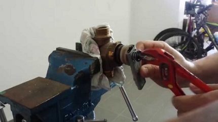 Soupape de sécurité dans le système de chauffage: types, objectif, schémas et installation