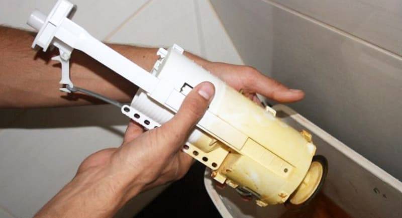 La cuvette des toilettes fuit - comment éliminer rapidement l'inconfort ?