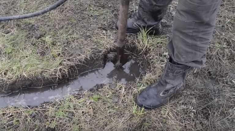 Puits d'eau à faire soi-même: règles de construction + analyse de 4 méthodes de forage populaires