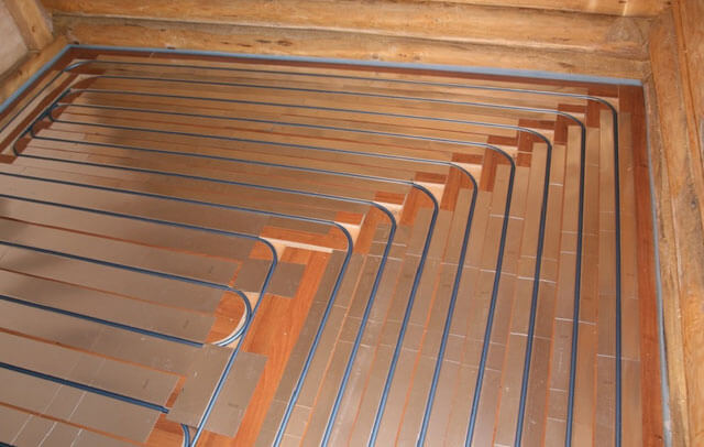 Appareil de chauffage au sol sur socle en bois