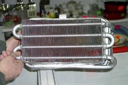 Réparation d'échangeur de chaleur à colonne de gaz à faire soi-même