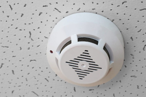 Installation d'une alarme incendie et de sécurité pour une maison: caractéristiques d'installation