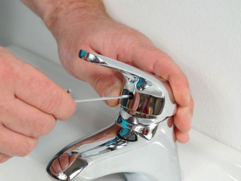 Remplacement du robinet: comment changer le design de la salle de bain de vos propres mains, comment remplacer le robinet, comment retirer le produit de l'évier, démonter le robinet