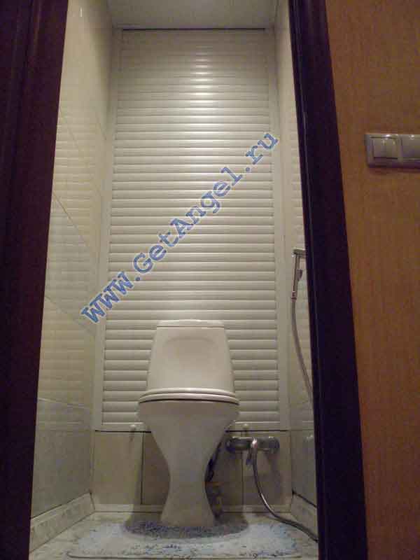 Comment cacher les tuyaux dans les toilettes ?