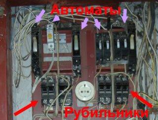 Commutateur de carte : à quoi ça sert, comment le choisir et le brancher correctement