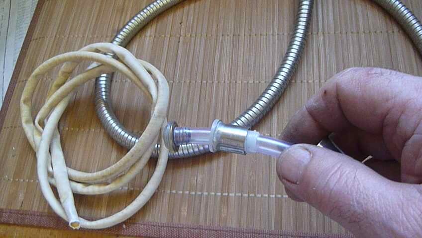 Réparation de cabine de douche : comment démonter le drain et changer le tuyau, le panneau de contrôle du drain est cassé, réparer la douche