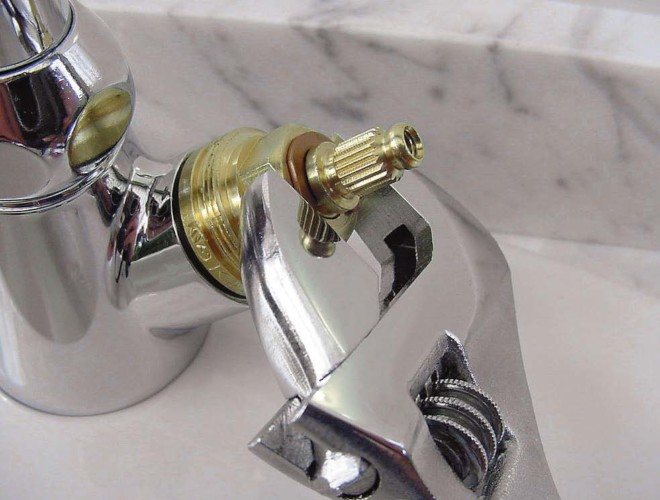 Comment installer un robinet dans la cuisine: instructions étape par étape pour le travail