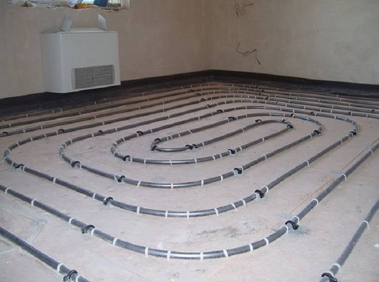 Instructions complètes pour installer un plancher chauffé à l'eau de vos propres mains