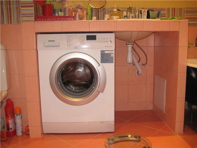 Évier au-dessus de la machine à laver: caractéristiques de conception + nuances d'installation