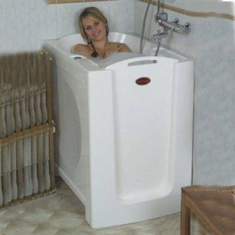 Baignoires assises pour petites salles de bain : types, appareil + comment choisir la bonne