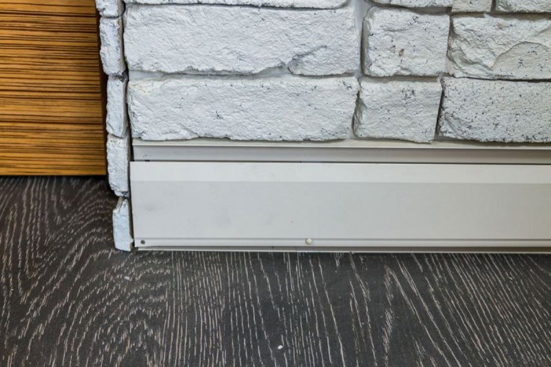 Plinthe chaude : que sont les radiateurs chauffants de plinthe et comment les installer correctement