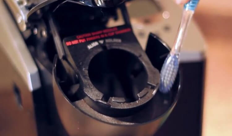 10 façons non conventionnelles d'utiliser une vieille brosse à dents