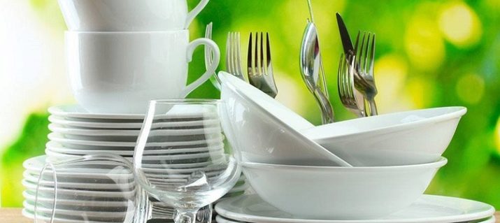 3 façons inhabituelles de nettoyer efficacement les ustensiles en cristal à bouche étroite