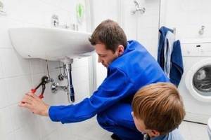 Les nuances de l'installation d'un évier sur une machine à laver: un exemple de travail étape par étape