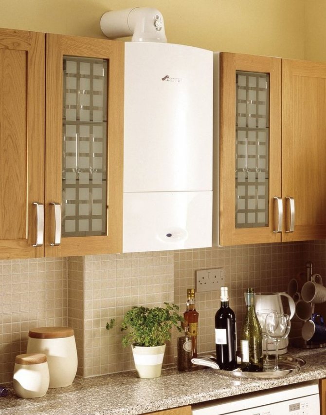 Comment cacher une chaudière à gaz dans la cuisine: options avec photo