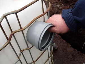 Comment fabriquer une fosse septique à partir d'eurocubes de vos propres mains: instructions de montage étape par étape