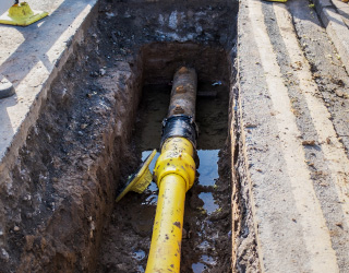 Comment se fait la pose de tuyaux sans tranchée: caractéristiques de la méthode + exemple de travail