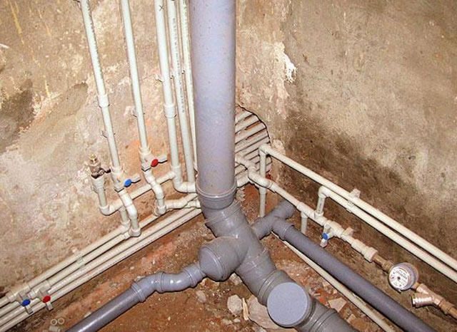 Remplacement des canalisations d'égout dans un appartement: quoi de mieux changer pour + un exemple de travail