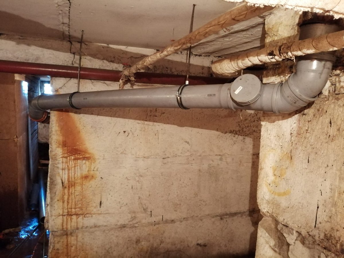 Des moyens efficaces pour passer de la fonte au plastique dans les égouts