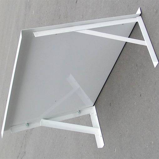 Auvent au-dessus de la coupe d'entrée