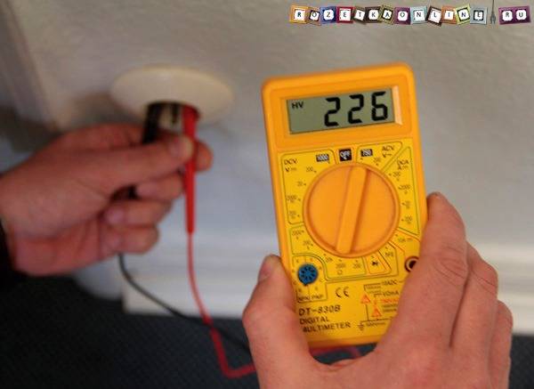 Comment vérifier la mise à la terre dans une prise : façons de vérifier avec des instruments