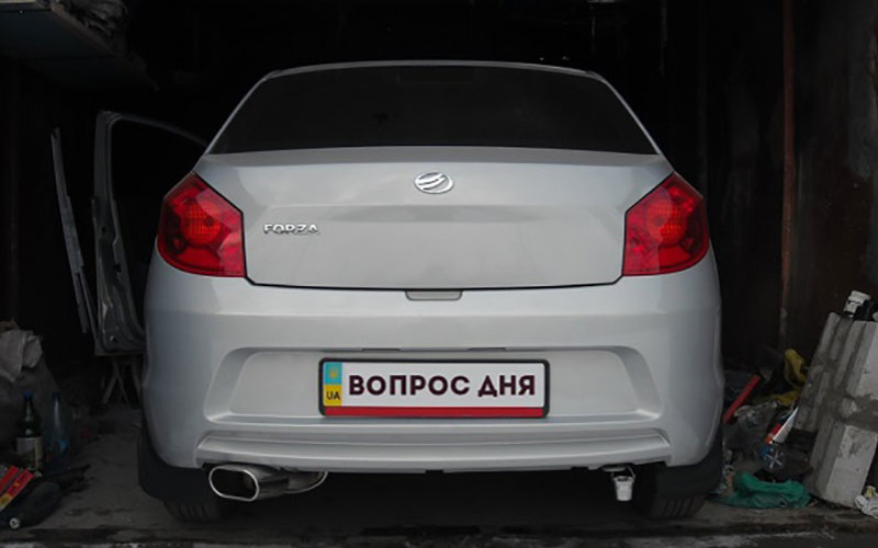 Un seau sur une barre de remorquage: qu'est-ce que cela signifie, pourquoi l'accrochent-ils