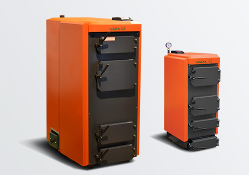 Chaudières de chauffage combiné nous chauffons la maison au bois et au gaz