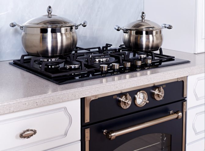 Pourquoi la cuisinière à gaz ne tient pas la flamme, le four s'éteint et le brûleur s'éteint : aperçu des causes et conseils de réparation