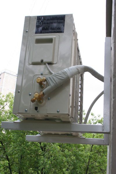 Le dispositif de l'unité intérieure du système split: comment démonter l'équipement pour le nettoyage et la réparation