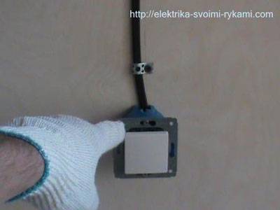 Comment connecter un interrupteur d'éclairage à trois gangs