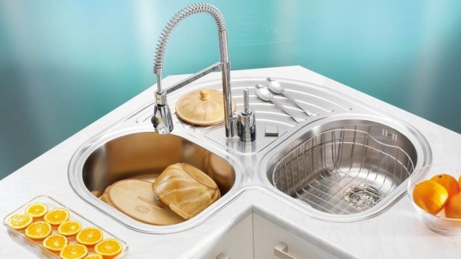 Double vasque dans la salle de bain: un aperçu des solutions populaires et des nuances d'installation