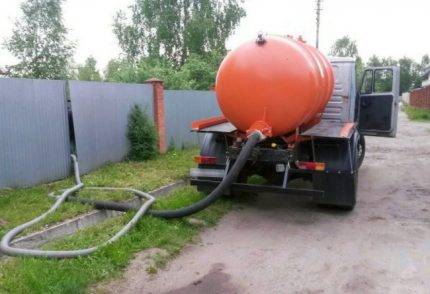 Comment un puisard est construit à partir d'anneaux en béton: schémas + guide étape par étape