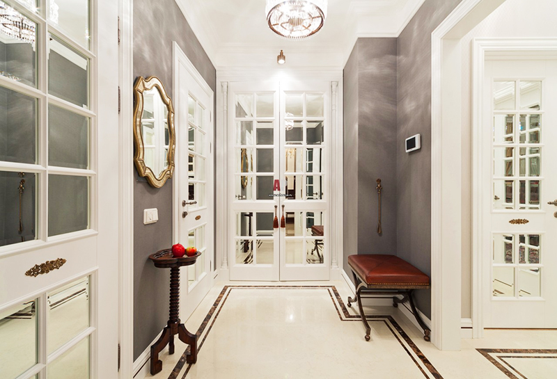 5 façons de sélectionner avec succès des meubles pour agrandir visuellement le couloir